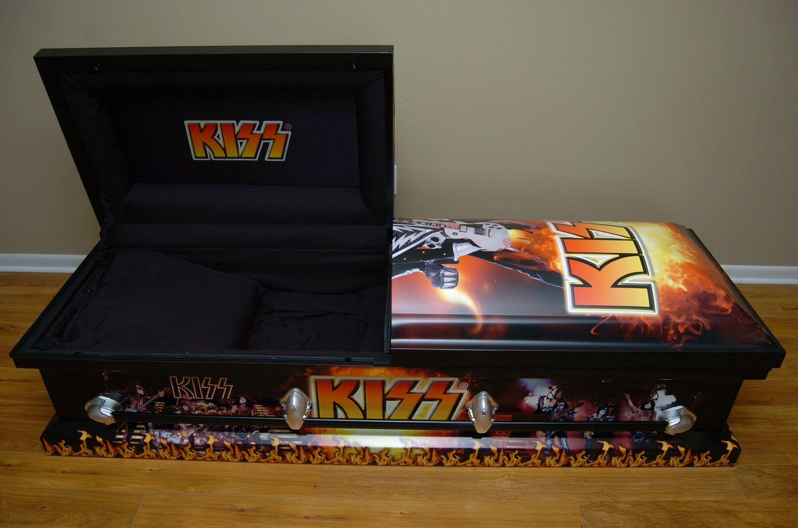 KISS Kasket 2011 Coffin Casket *** RARE*** Memorabilia eBay